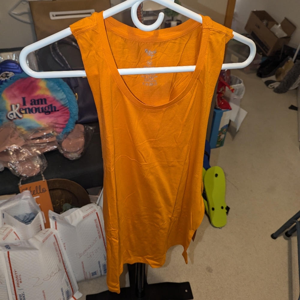 Nwt hybrid orange tank top Sz S